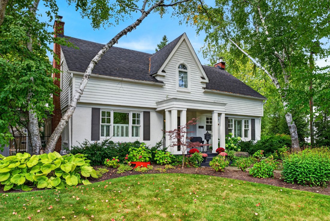 House in Burlington, Ontario, Canada 1 - 19022324