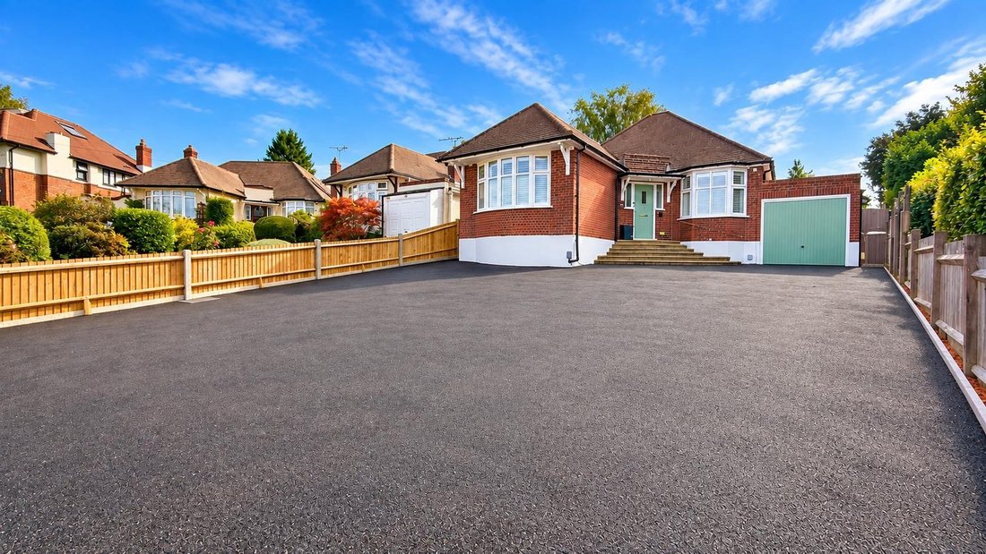 Bungalow in North Looe, Epsom and Ewell, England 1 - 19030735