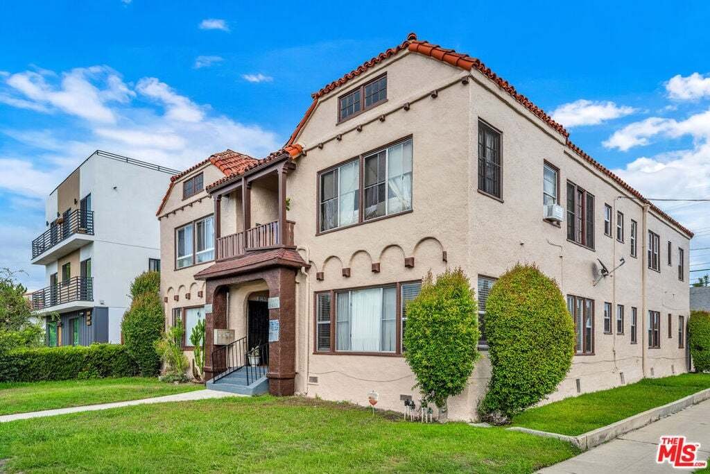 Los Angeles, California, United States 2 - 19032373