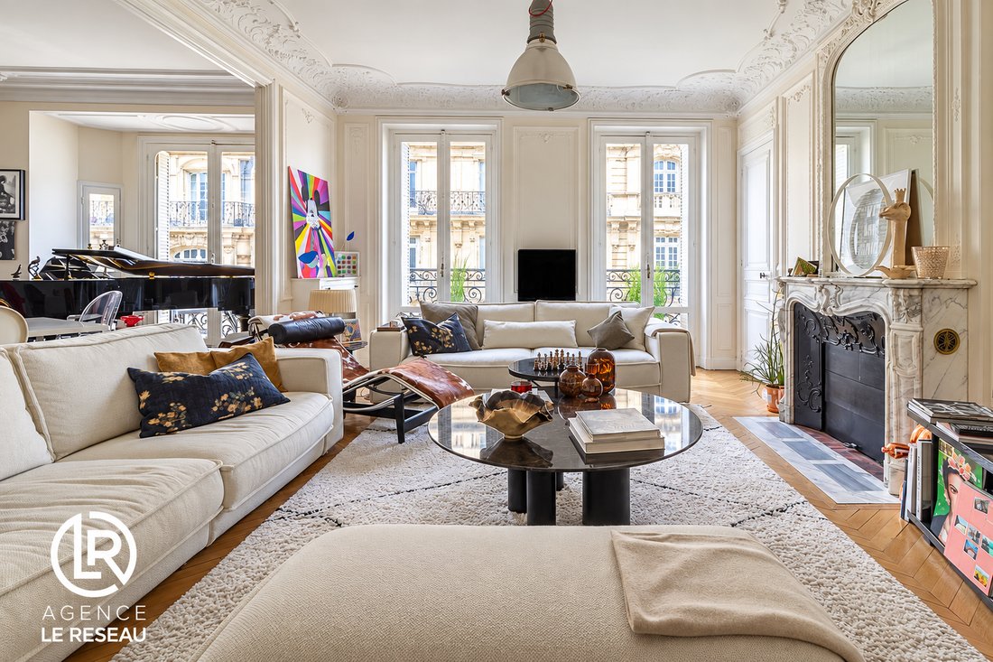 Apartment in Saint Philippe du Roule, Paris 8e Arrondissement, Paris 1 - 19034262