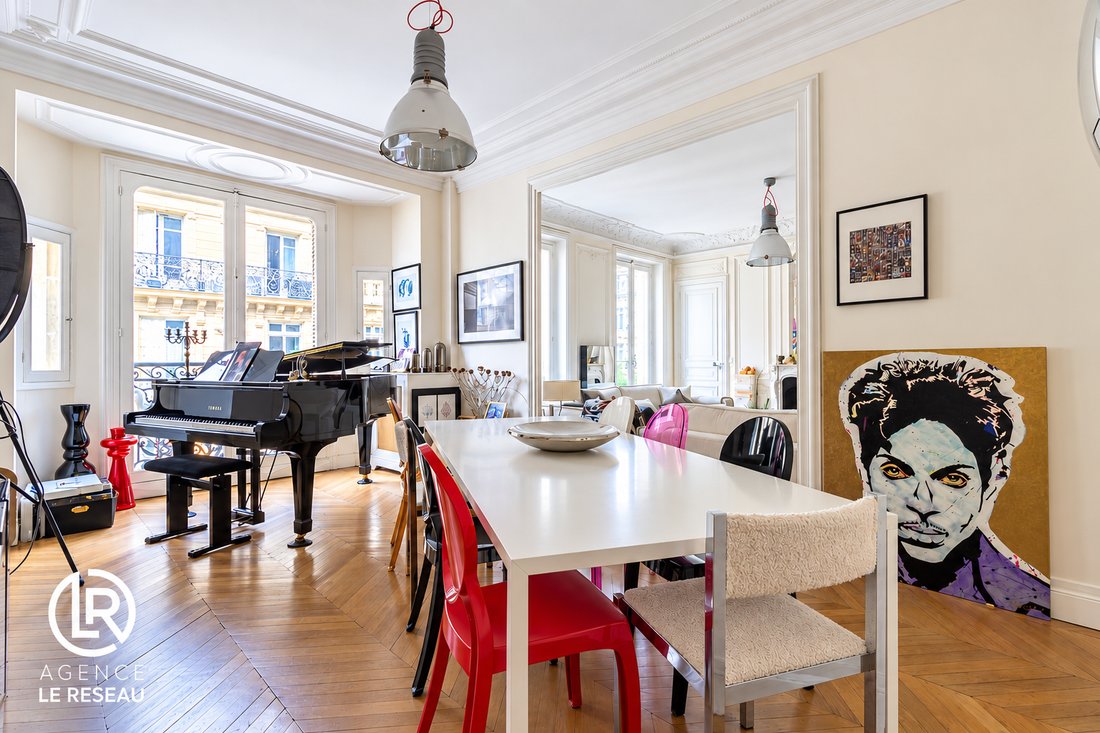 Apartment in Saint Philippe du Roule, Paris 8e Arrondissement, Paris 2 - 19034262