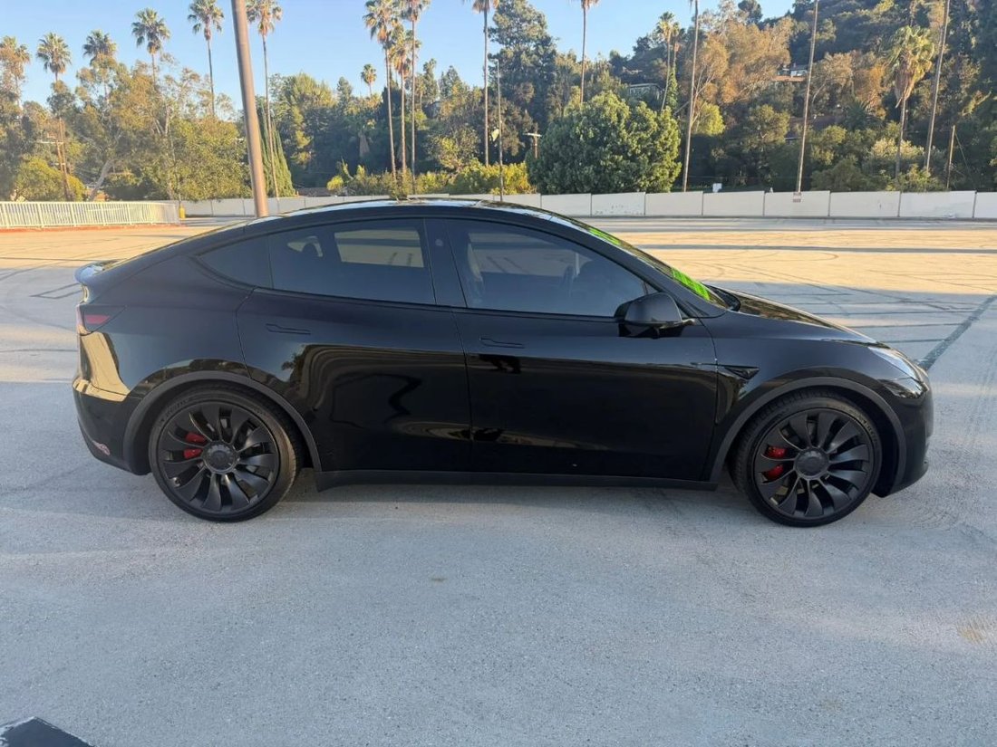 Suv in Canoga Park, CA, United States 2 - 19033785