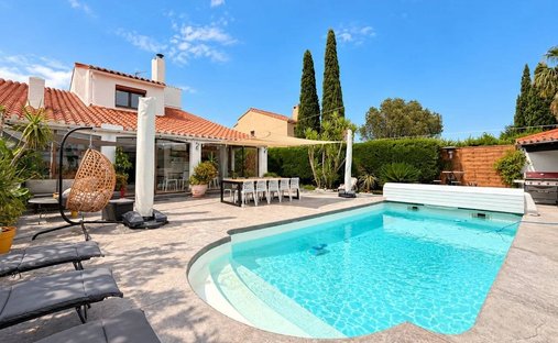 Maison à Ouest, Le Soler, France 1