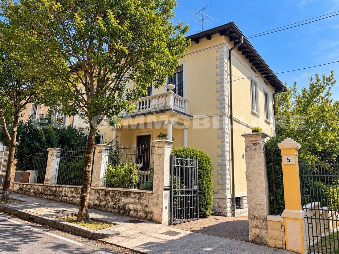Villa in Centro Storico, Brescia, Lombardy 1 - 19027313