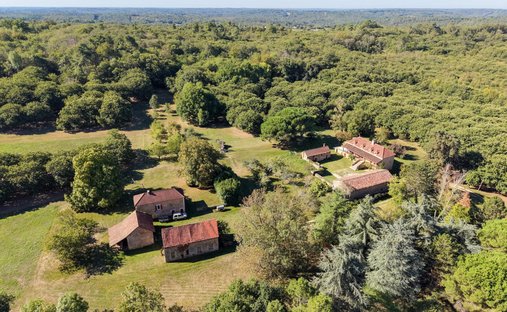 House in Domme, Nouvelle-Aquitaine, France 1
