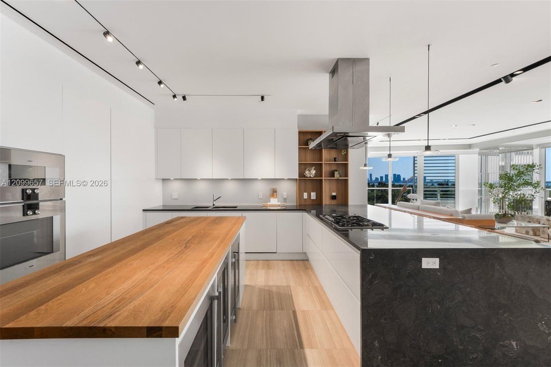 Condo in Miami Beach, Florida, United States 5 - 19024886