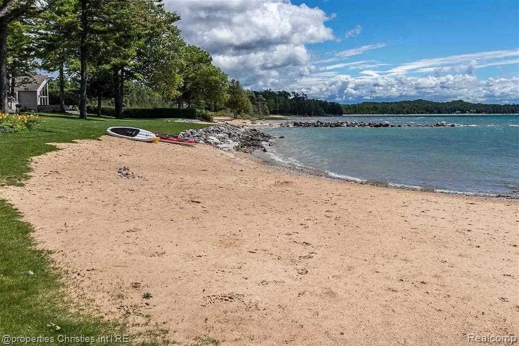 Condo in Wequetonsing, Michigan, United States 3 - 19033018