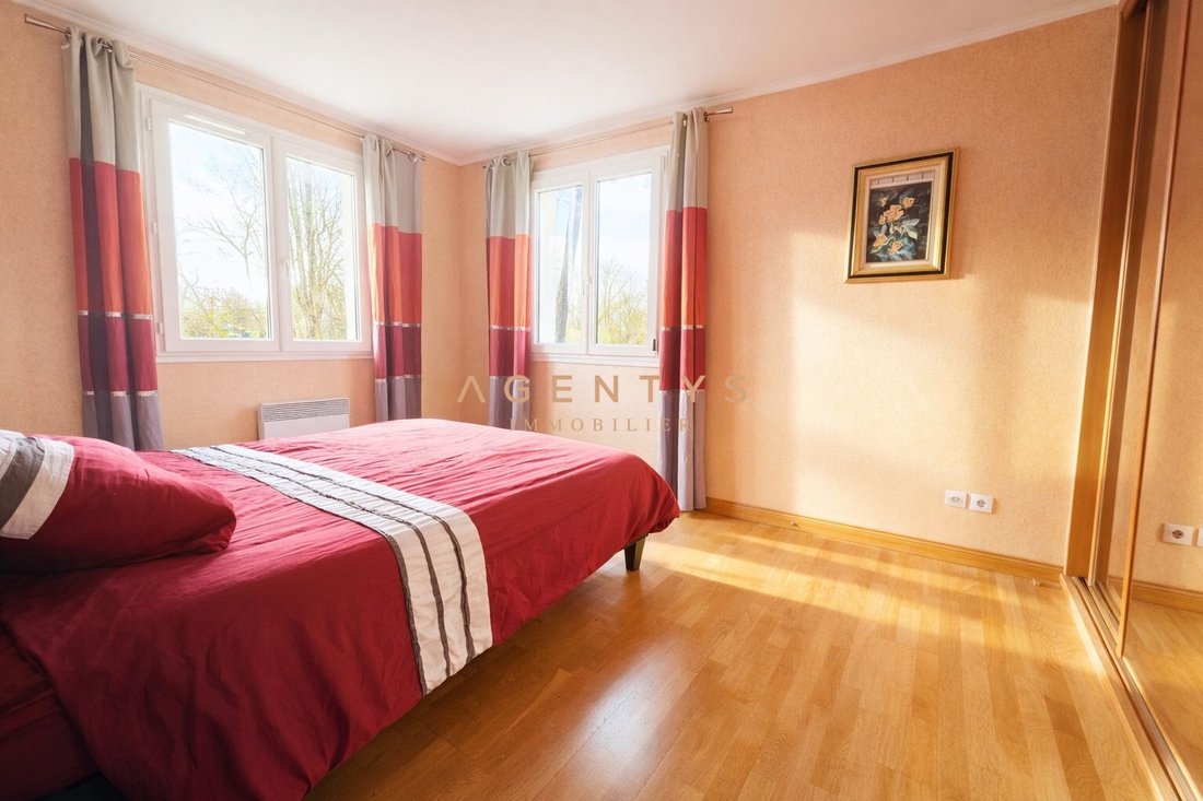 Apartment in Chennevieres-sur-Marne, Ile-de-France, France 4 - 19032156