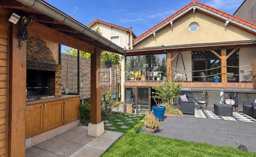 Villa in Le Centre, Maisons-Alfort, France 1