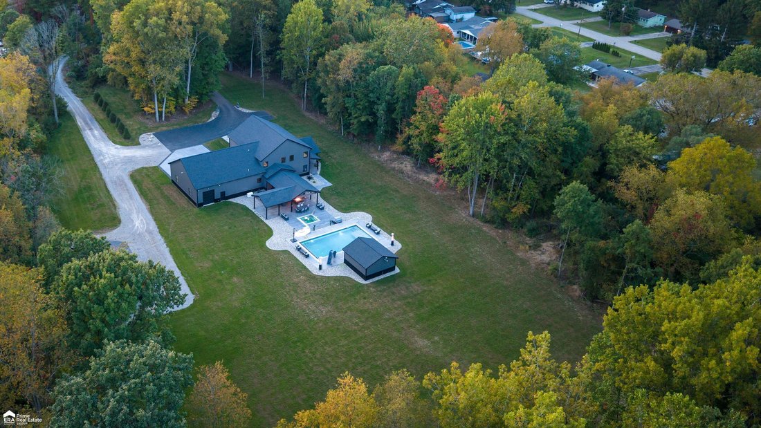 House in Flint, Michigan, United States 4 - 19029481