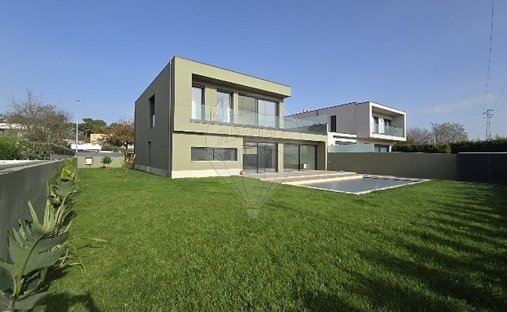 House in Azurara, Porto District, Portugal 1