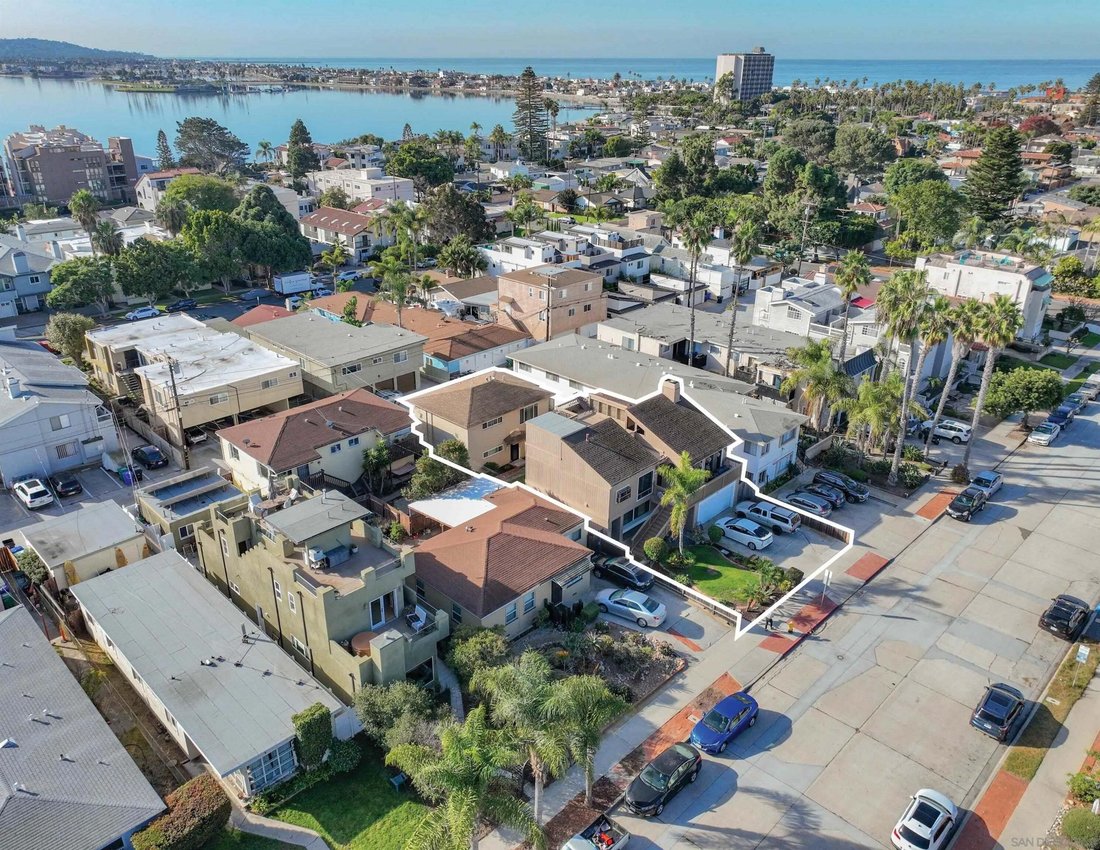 San Diego, California, United States 2 - 19024495