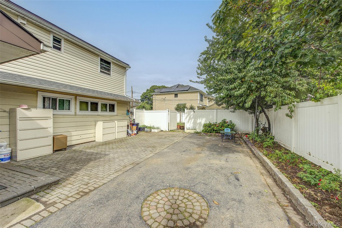 House in Syosset, New York, United States 2 - 19029291
