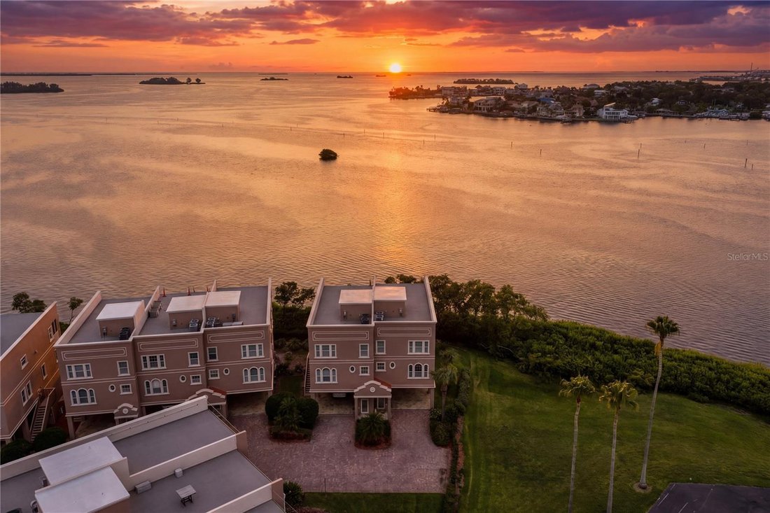 Townhouse in Dunedin, Florida, United States 5 - 19023415