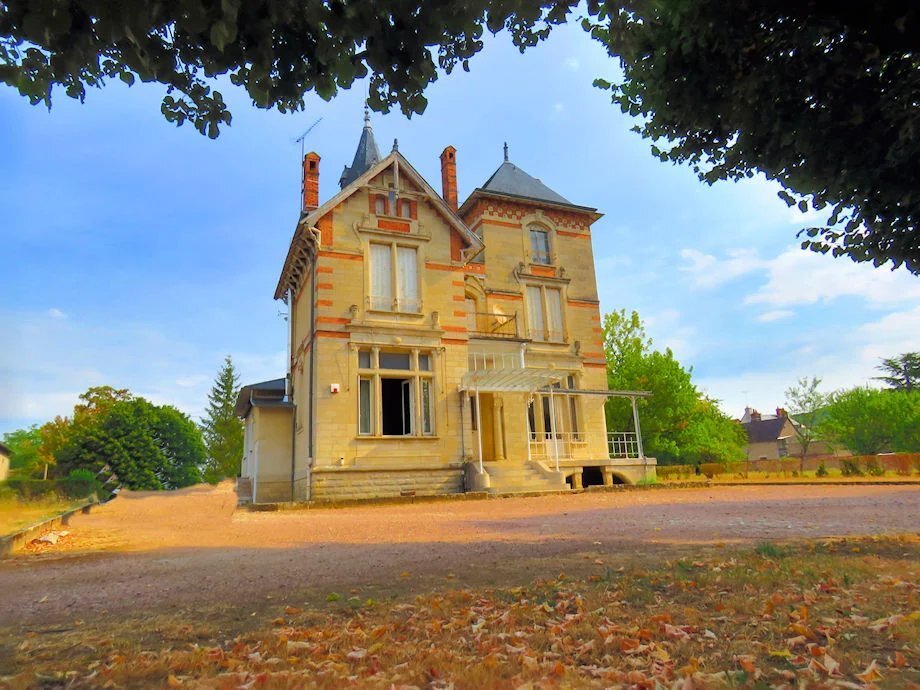 Castle in Challuy, Bourgogne – Franche-Comté, France 1 - 19029989