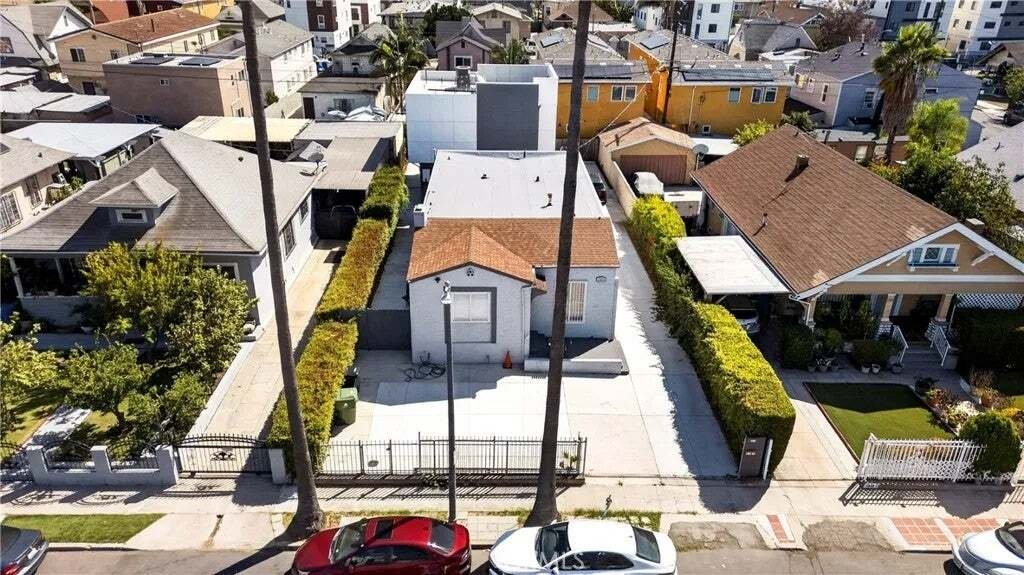Los Angeles, California, United States 3 - 19020969