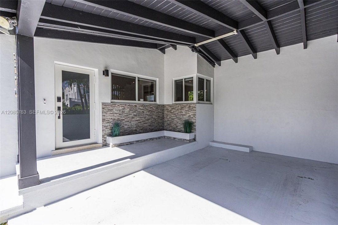 House in Miami, Florida, United States 2 - 19032002