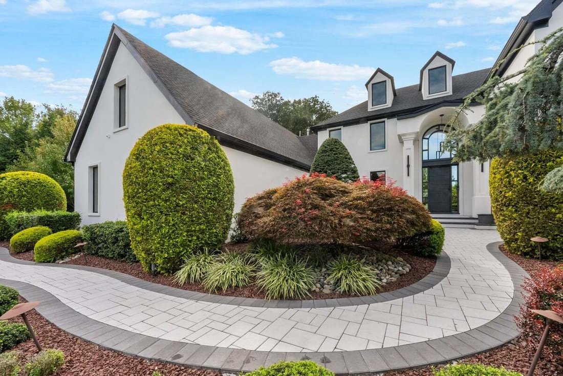 House in Marlboro Township, New Jersey, United States 2 - 19023005