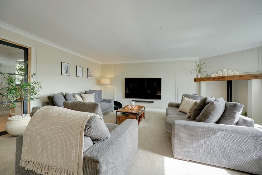 House in Burgess Hill, England 3 - 19030012