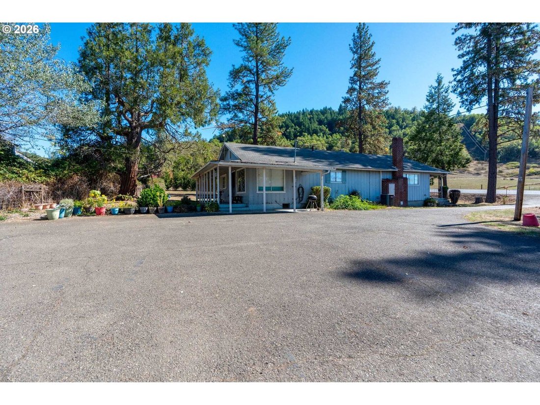 House in Roseburg, Oregon, United States 1 - 19023098
