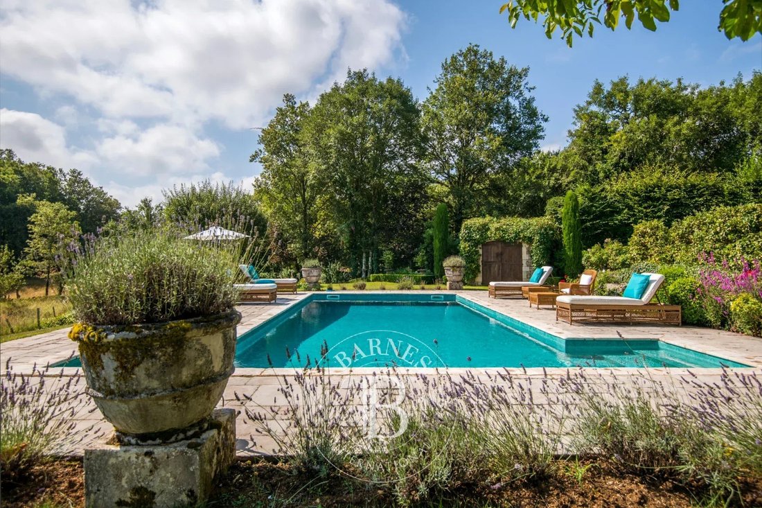 Estate in Saint-Cirq-Lapopie, Occitania, France 1 - 14618220