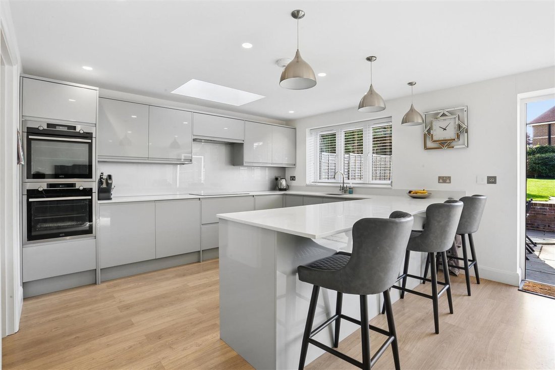 Bungalow in North Looe, Epsom and Ewell, England 3 - 19030735