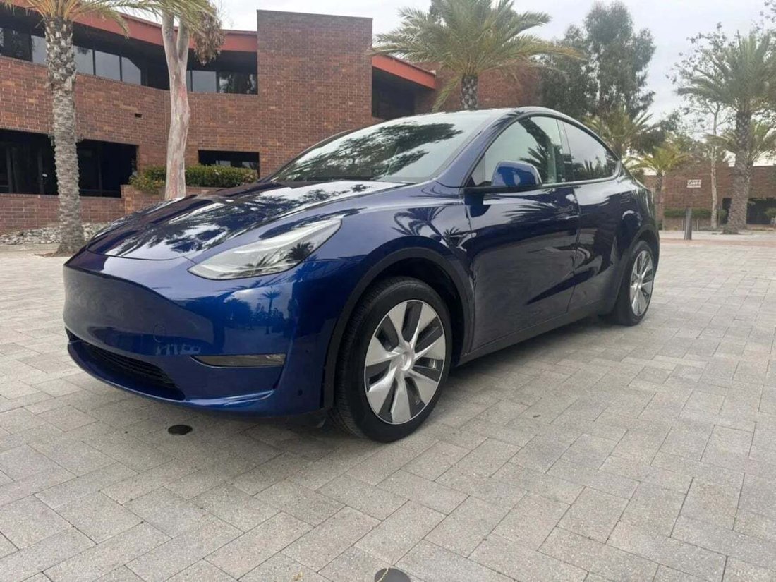 Suv in Newport Beach, CA, United States 2 - 19029620