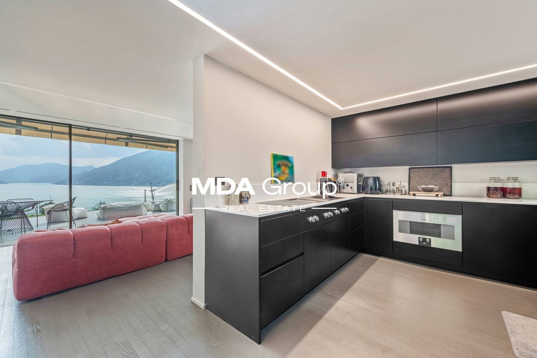 Villa in Bissone, Ticino, Switzerland 3 - 19026478