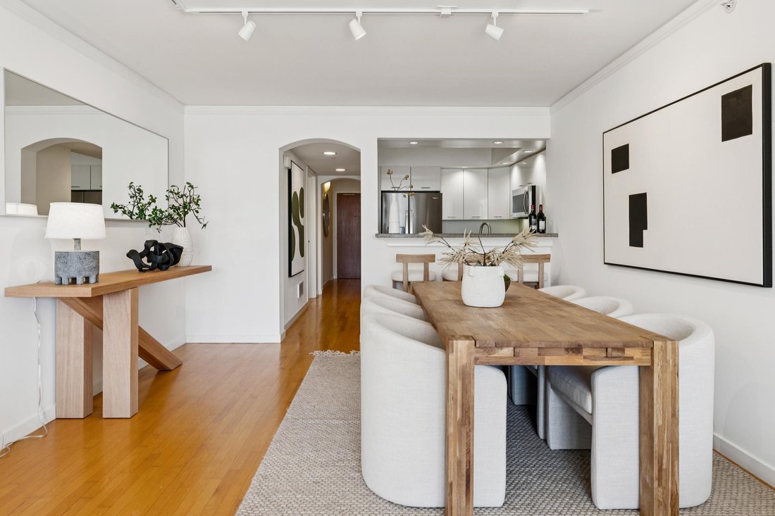 Condo in San Francisco, California, United States 3 - 19027476