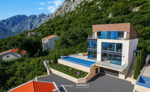 Villa in Dobrota, Kotor Municipality, Montenegro 1