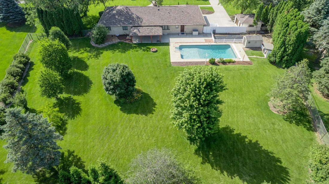 Casa a Crown Point, Indiana, Stati Uniti 1 - 18970257