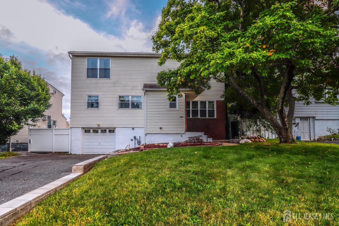 House in Metuchen, New Jersey, United States 1 - 19022482
