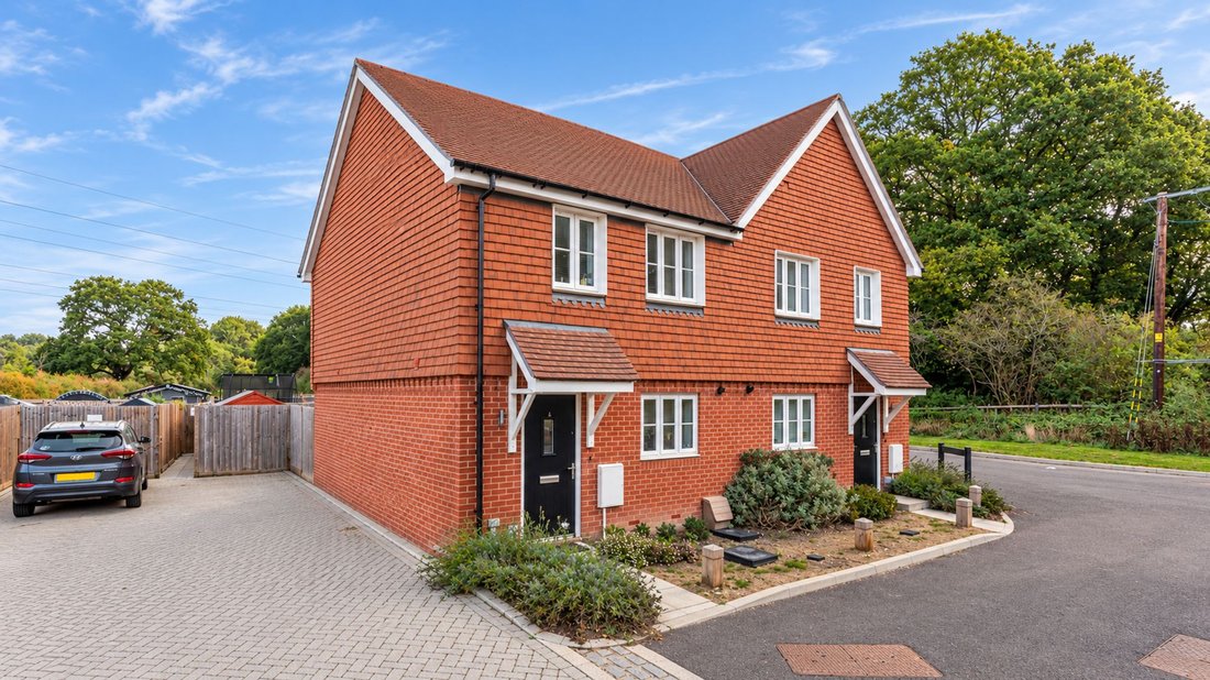 House in Horley, England 1 - 19029998