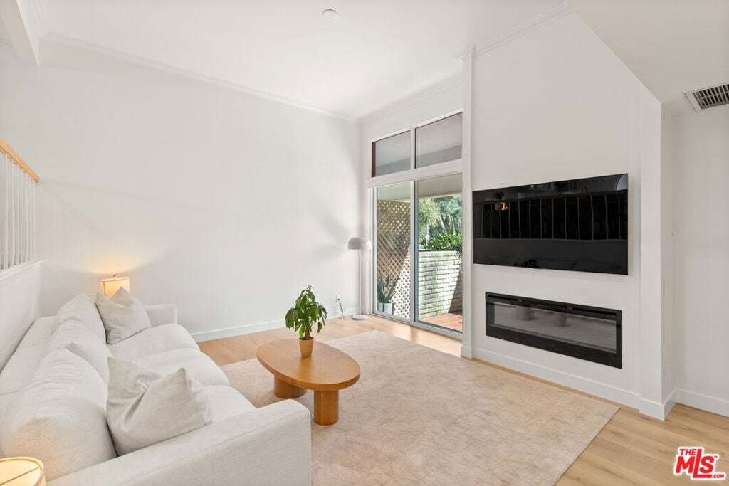 Condo in Los Angeles, California, United States 2 - 19023198