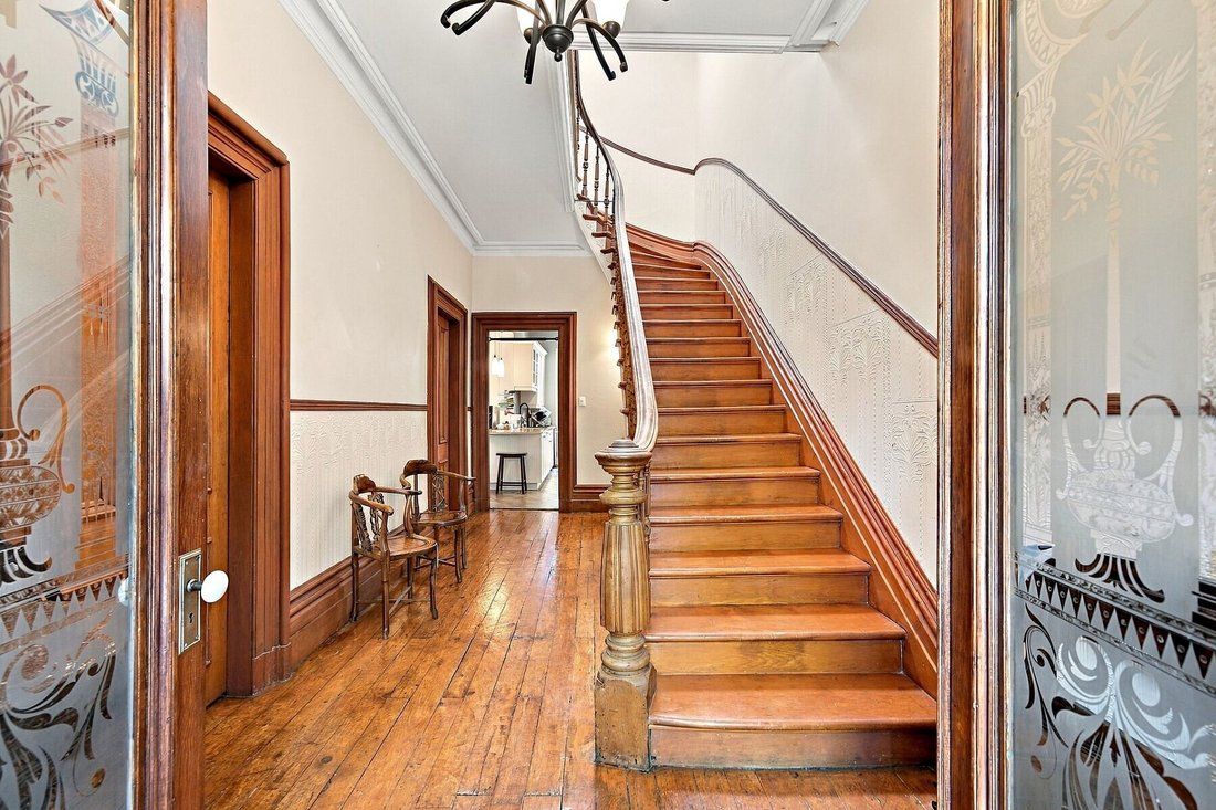 House in Montreal, Quebec, Canada 3 - 19027971