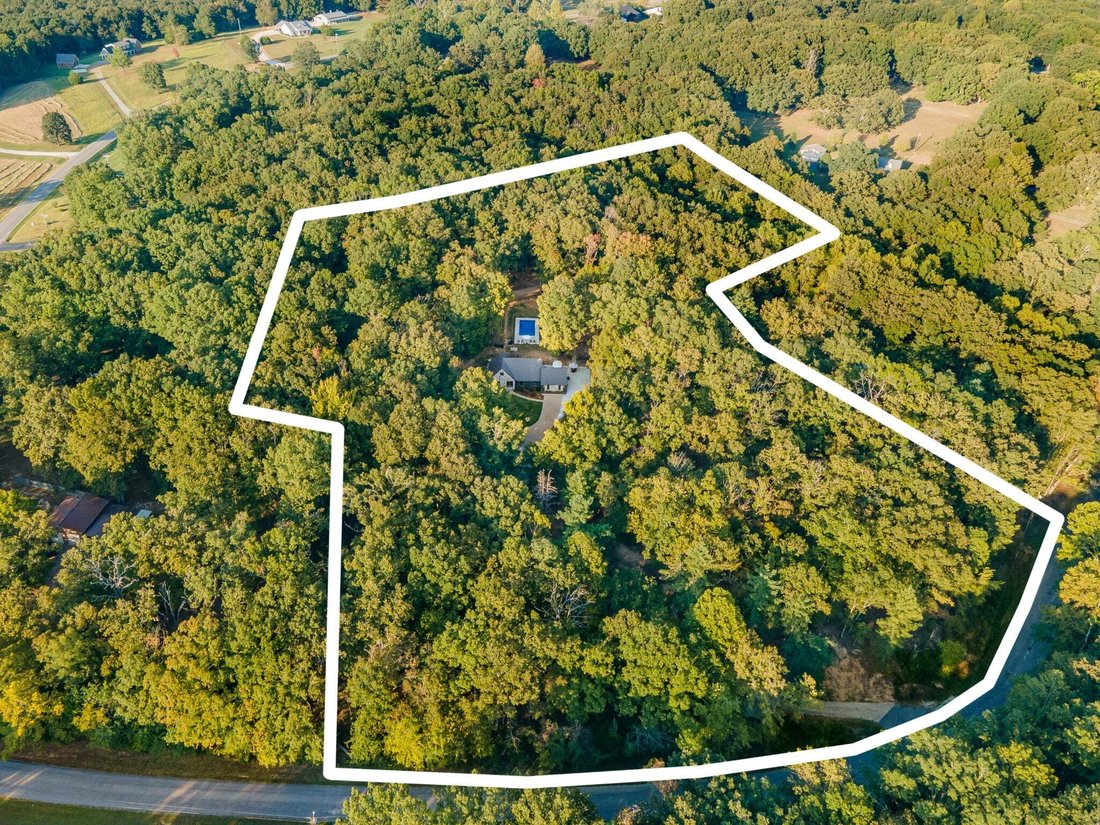 House in Hohenwald, Tennessee, United States 2 - 19027238
