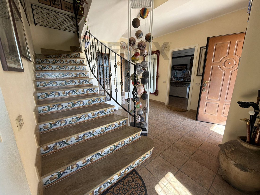 Villa in Barasso, Lombardei, Italien 3 - 19026487