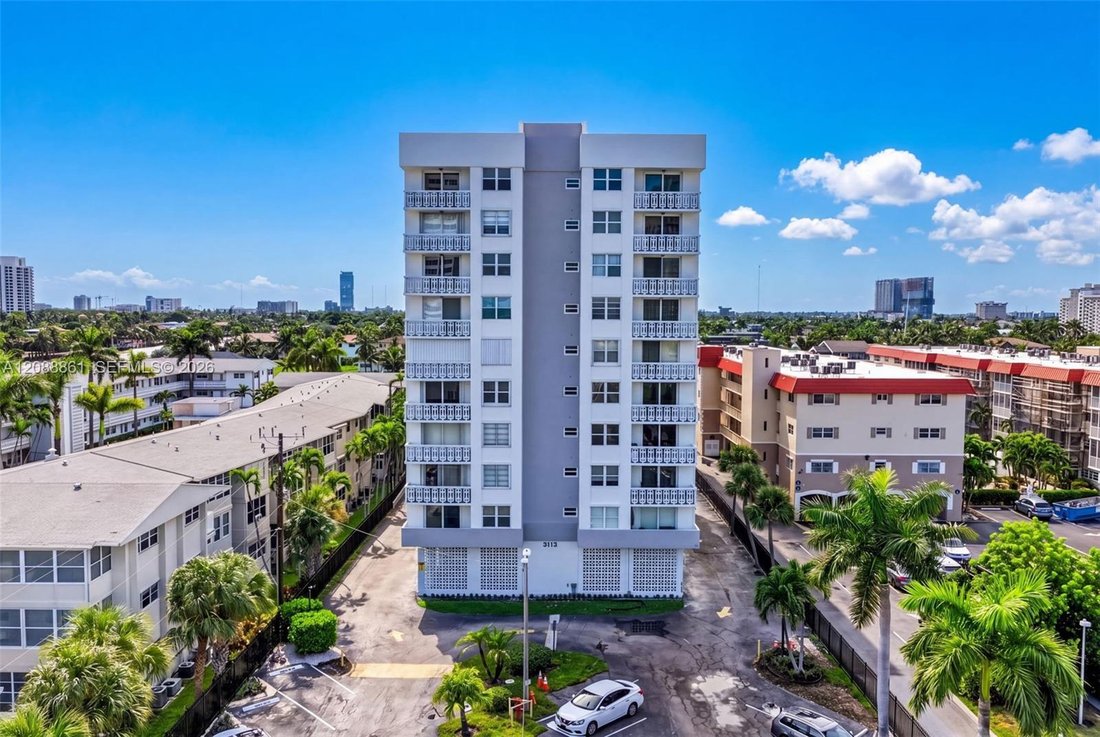 Condo in Hallandale Beach, Florida, United States 3 - 19025350