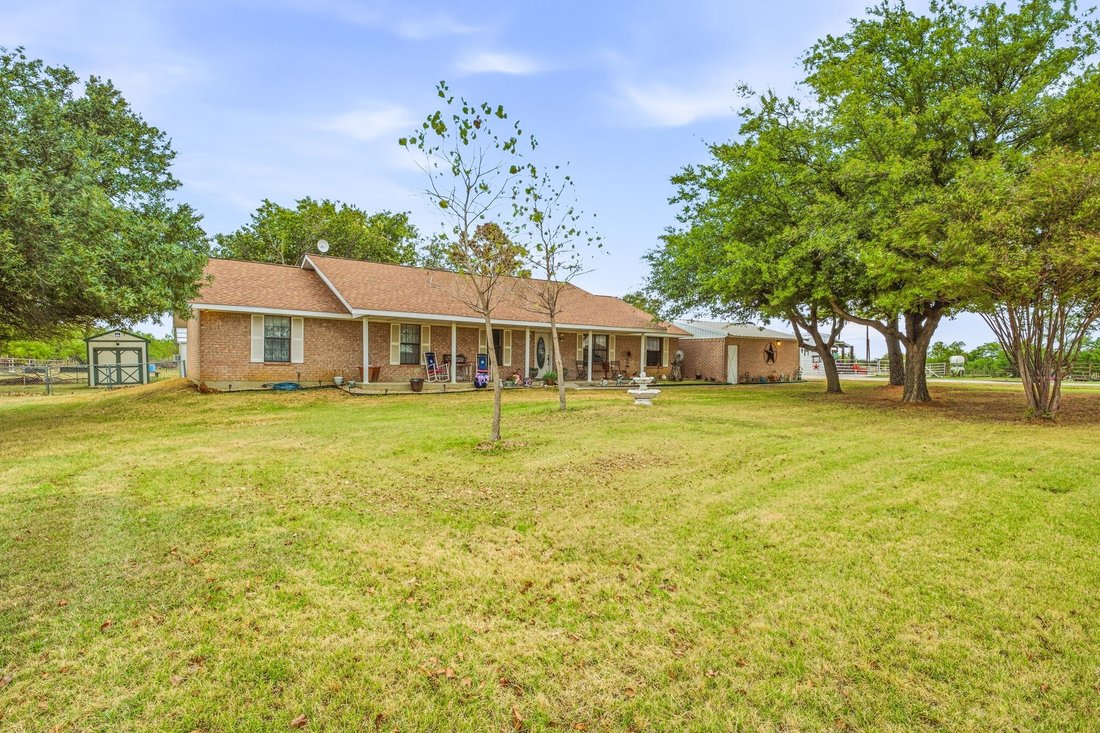 Farm Ranch in Cross Roads, Texas, United States 3 - 19030958