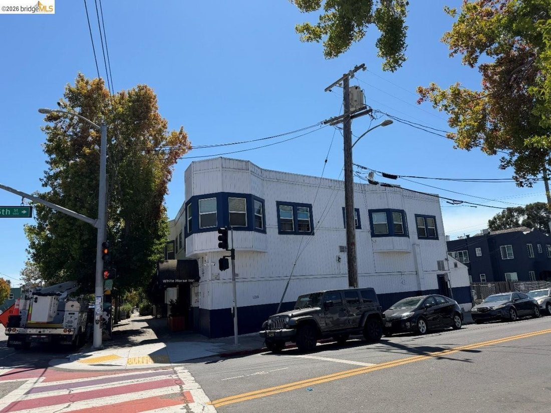Oakland, California, United States 4 - 19023760