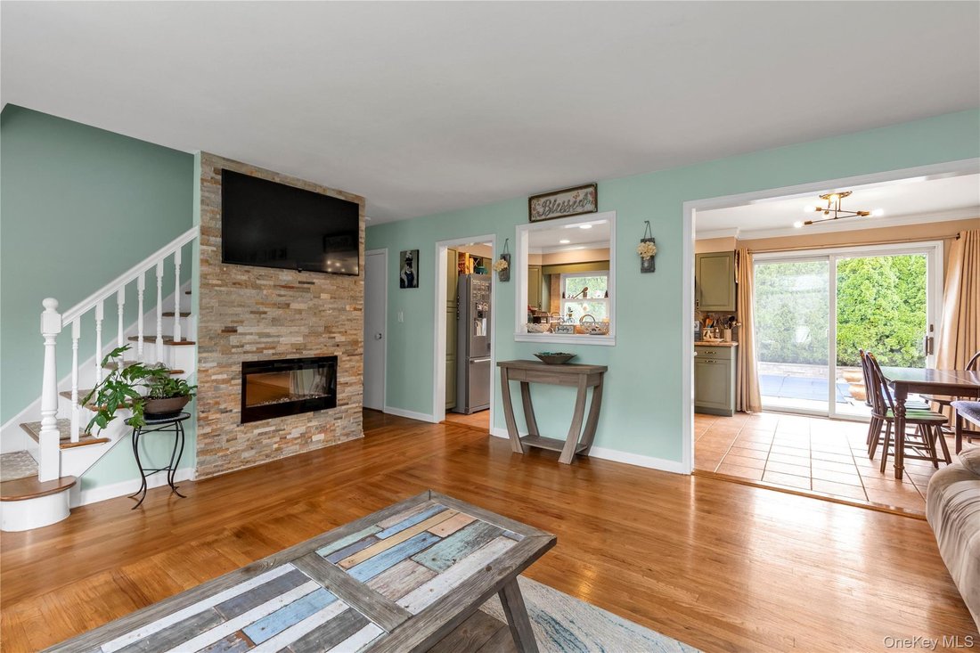 House in Huntington Station, New York, United States 3 - 19024809