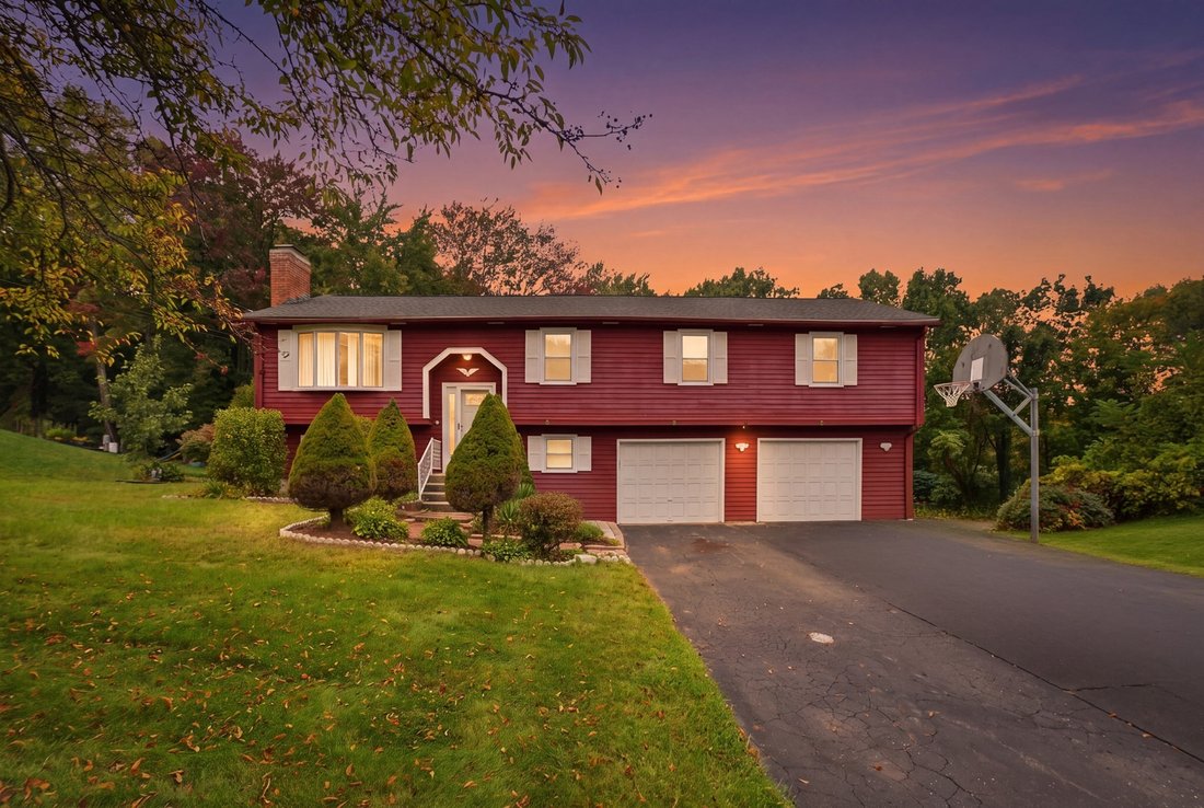House in West Springfield, Massachusetts, United States 1 - 19027739