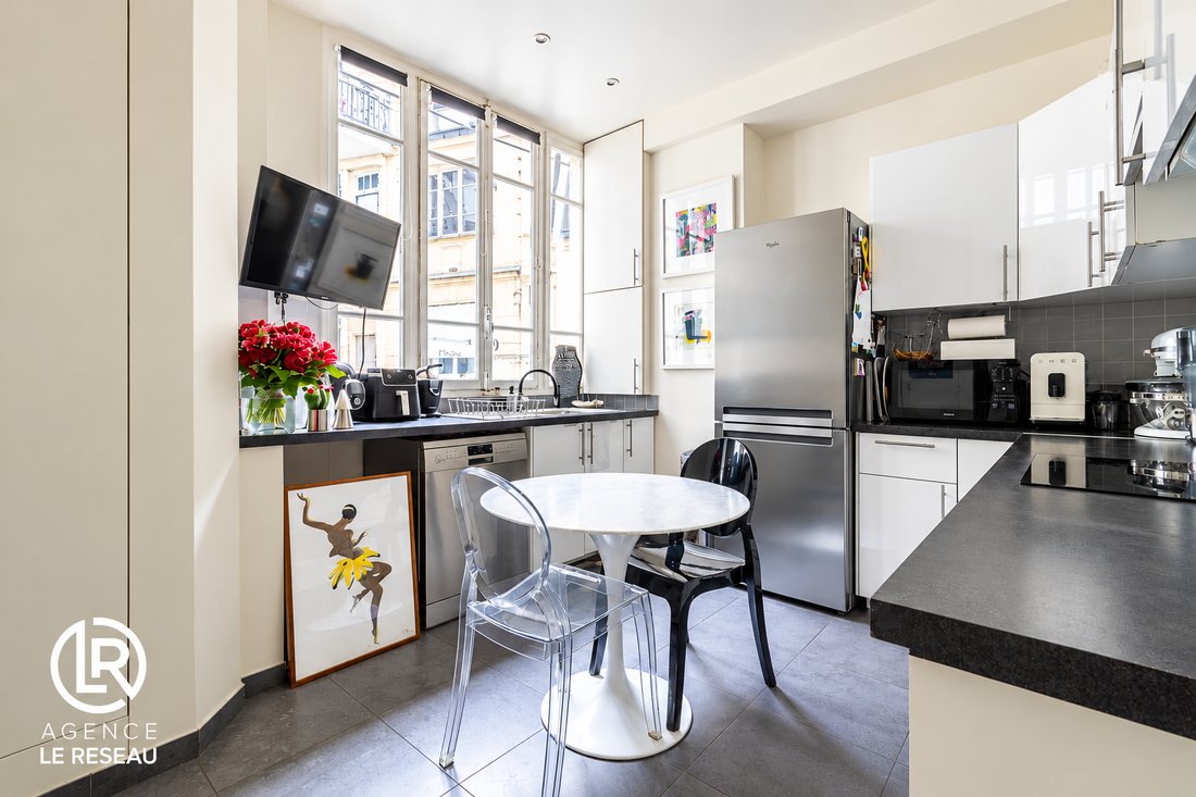 Apartment in Saint Philippe du Roule, Paris 8e Arrondissement, Paris 4 - 19034262