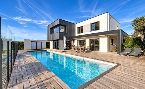 House in Bourg, Guidel, France 1