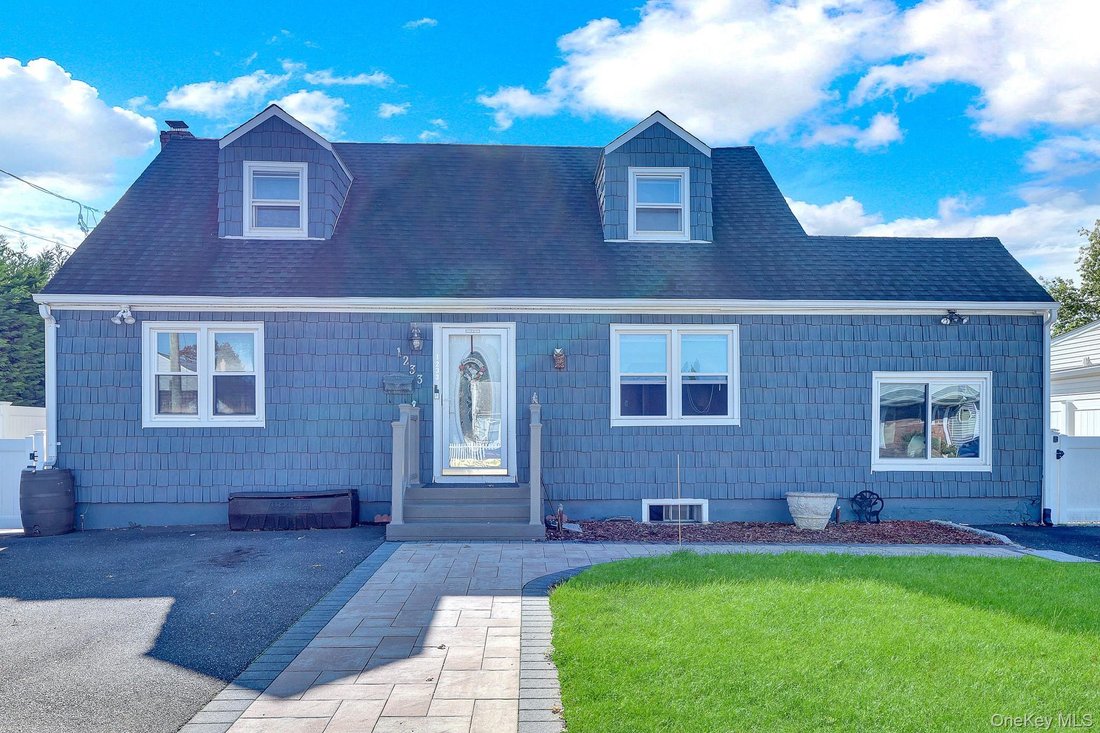 House in West Babylon, New York, United States 1 - 19034492