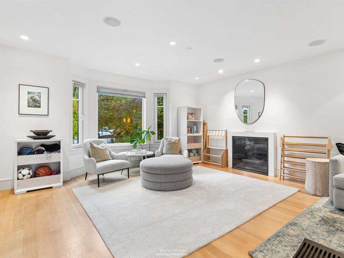 House in Vancouver, British Columbia, Canada 4 - 19032098