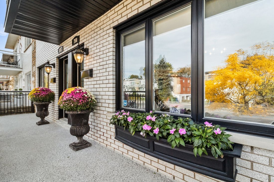 House in Montreal, Quebec, Canada 3 - 19032837