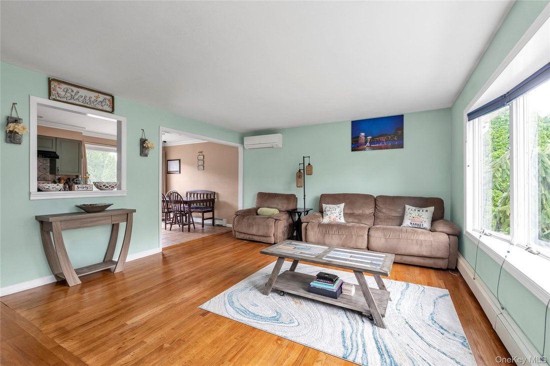 House in Huntington Station, New York, United States 5 - 19024809