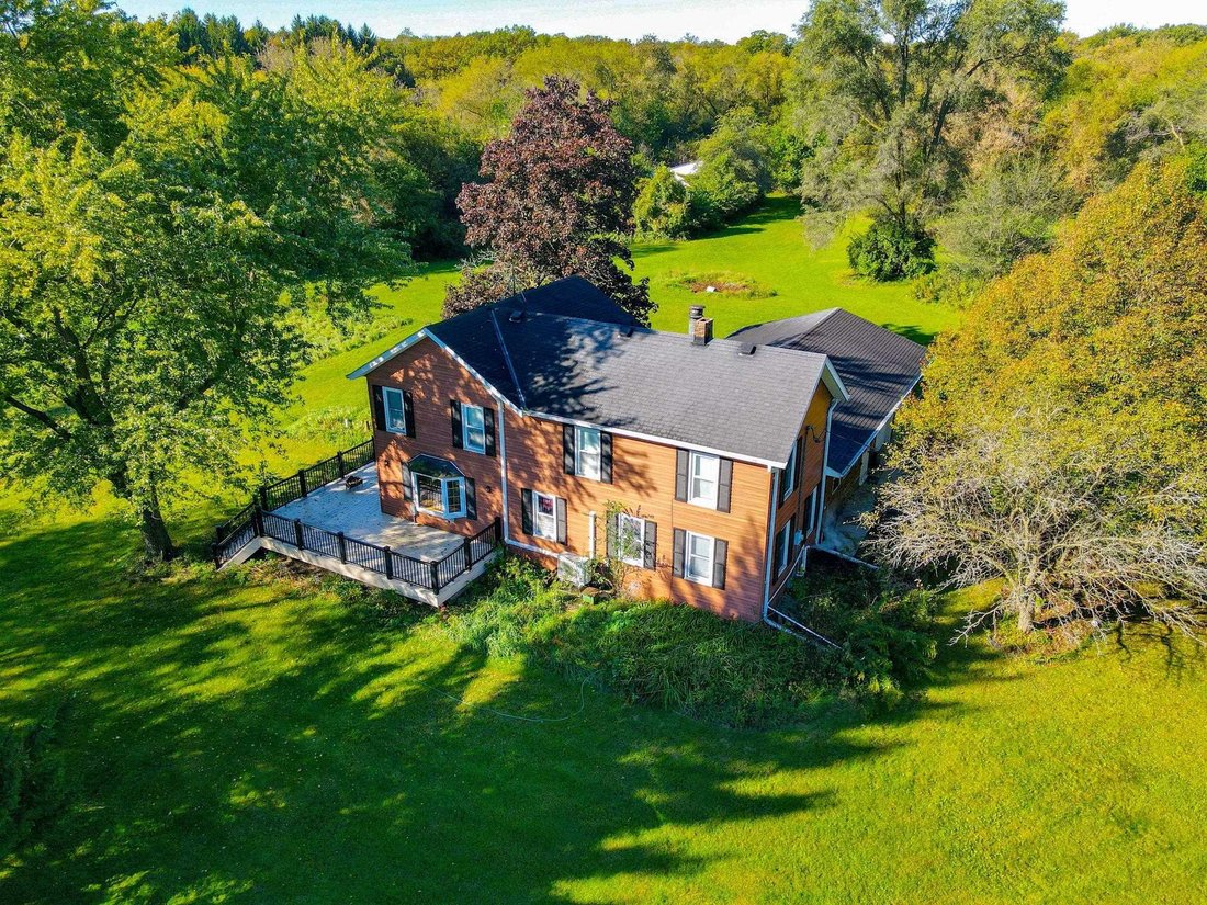 House in Dousman, Wisconsin, United States 1 - 19030538