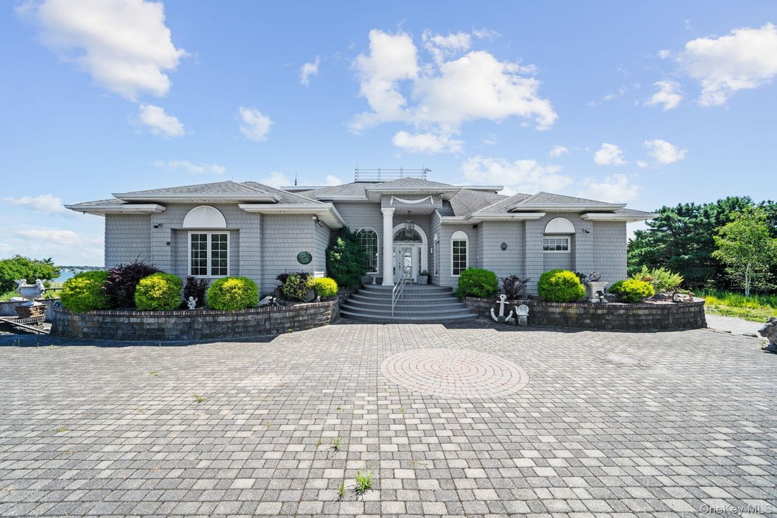 House in Center Moriches, New York, United States 3 - 19024838
